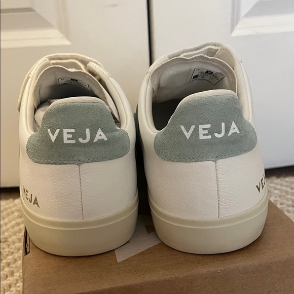 Veja Cream and Light Green Sneakers - Picture 3 of 4